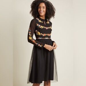 NEW Modcloth FOLKLORE Embroidered Long Sleeve Dress Size Medium